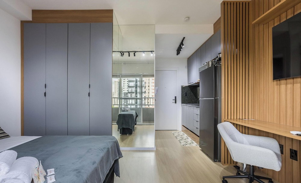 Hotel Studio W/ Balcony 850 M From The Subway Msz0504