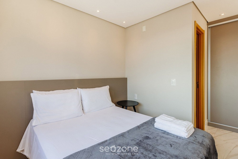 Hotel Loft De Luxo Com Garagem No Petrópolis Aho1402