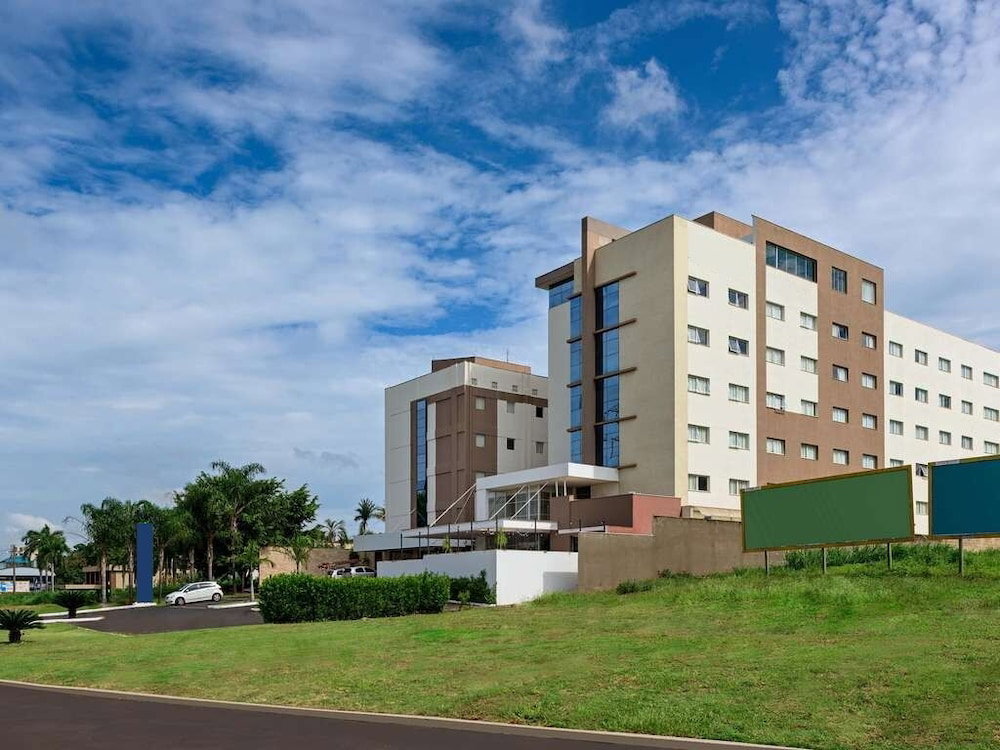 Hotel Golden Tower Maurílio Biagi By Fênix Hotéis
