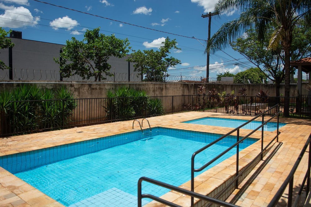 Hotel Apto Com Piscina Garagem E Ar Cond No Jardim Zara