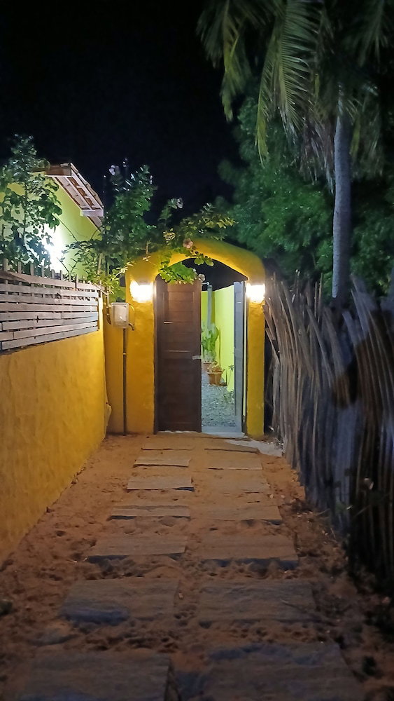 Hotel Casa Amarela Em Icaraí De Amontada