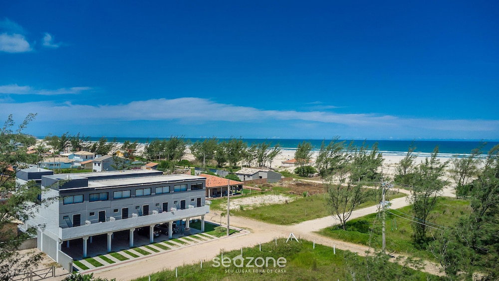 Hotel Loft W/ Balcony Steps From The Beach - Plo0009