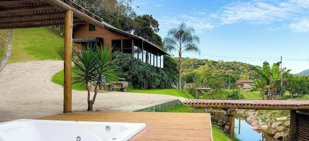 Hotel Luxury Chalet Retreat With Jacuzzi & Fireplace