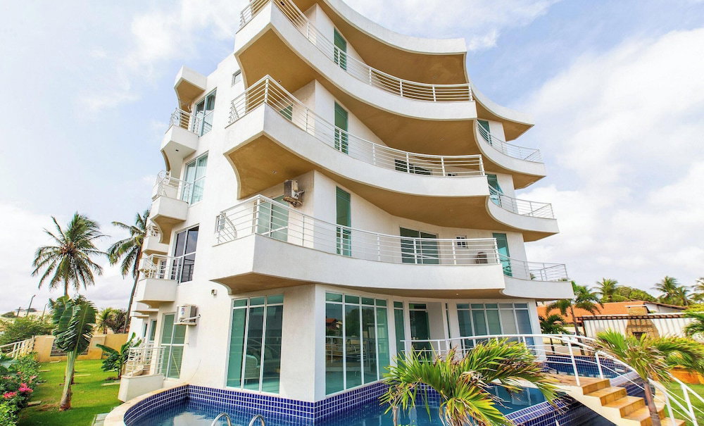 Hotel Ap In A Cond. W/ A Pool, 1 Block The Beach Kvi0103