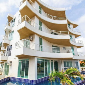Hotel Ap In A Cond. W/ A Pool, 1 Block The Beach Kvi0103 cazare Cambebba