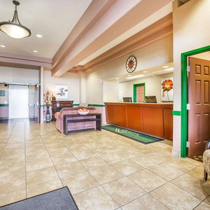 Hotel Quality Inn & Suites Lethbridge East cazare Lethbridge