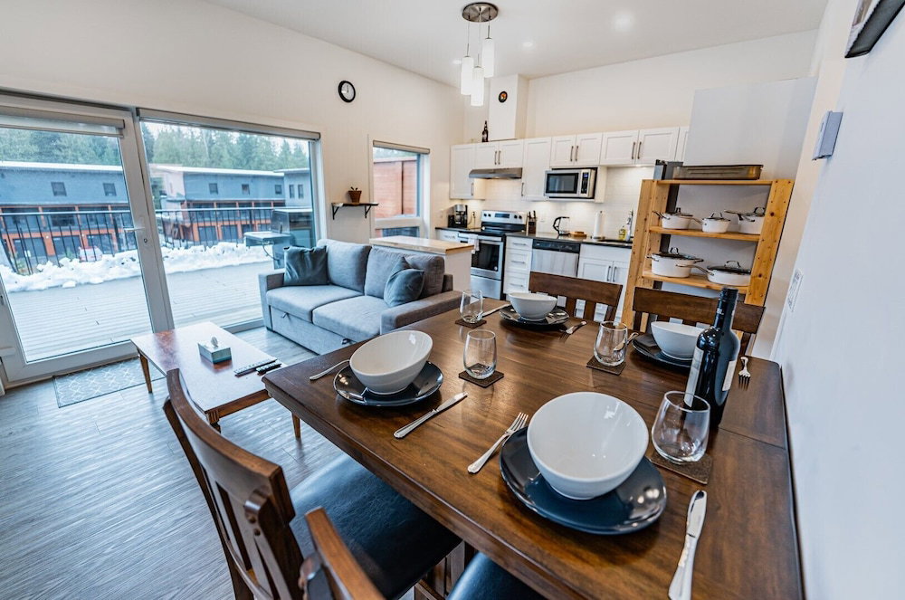 Hotel Niska’s Den By Revelstoke Vacations