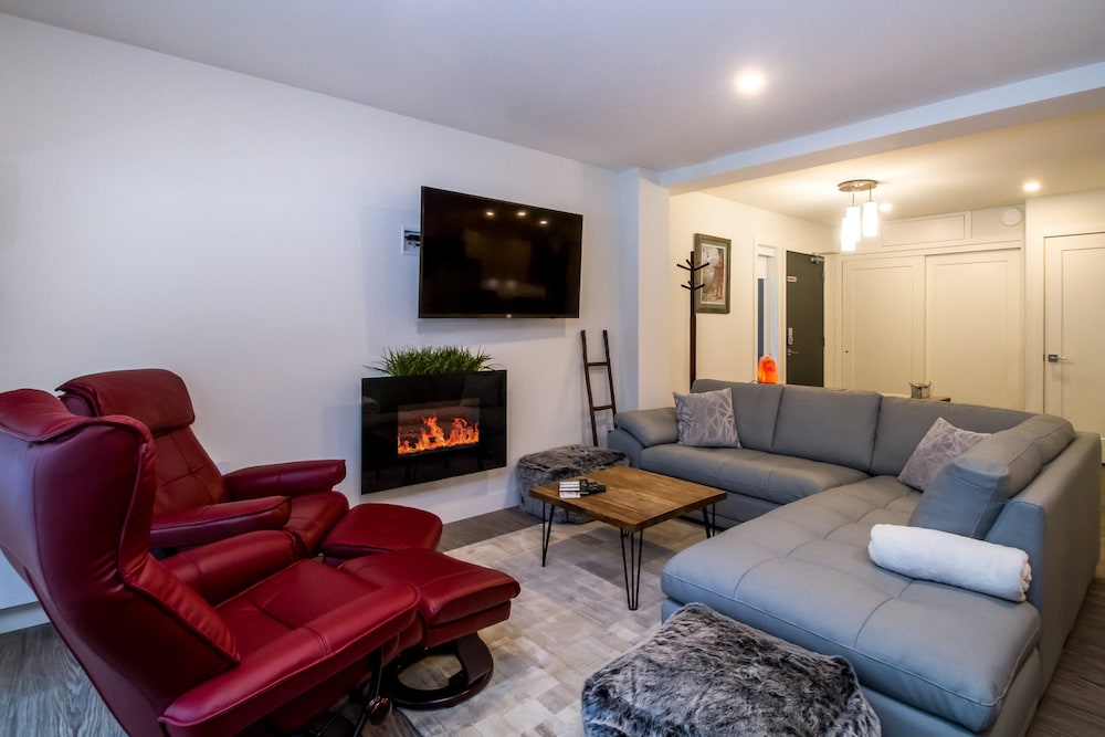 Hotel Magog Condo By Revelstoke Vacations