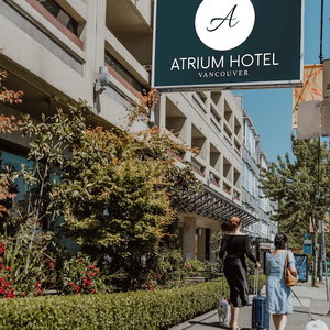 Hotel Atrium Hotel Vancouver cazare North Vancouver