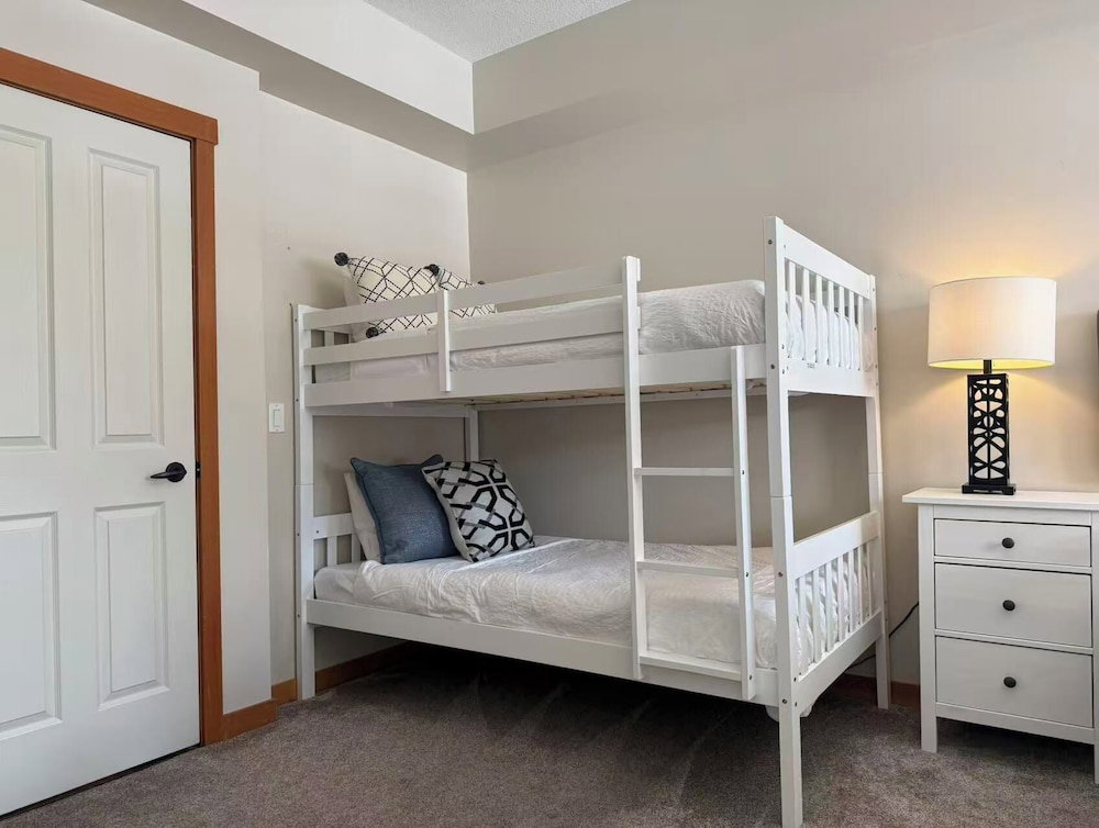 Hotel Mountain View Condo - Lodges At Canmore