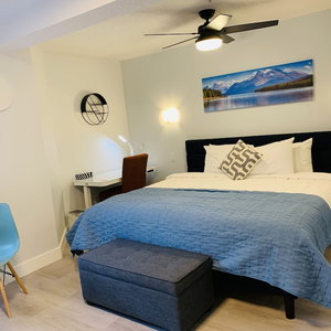Hotel A Lovely Studio With Full Kitchen & Ac cazare Canmore