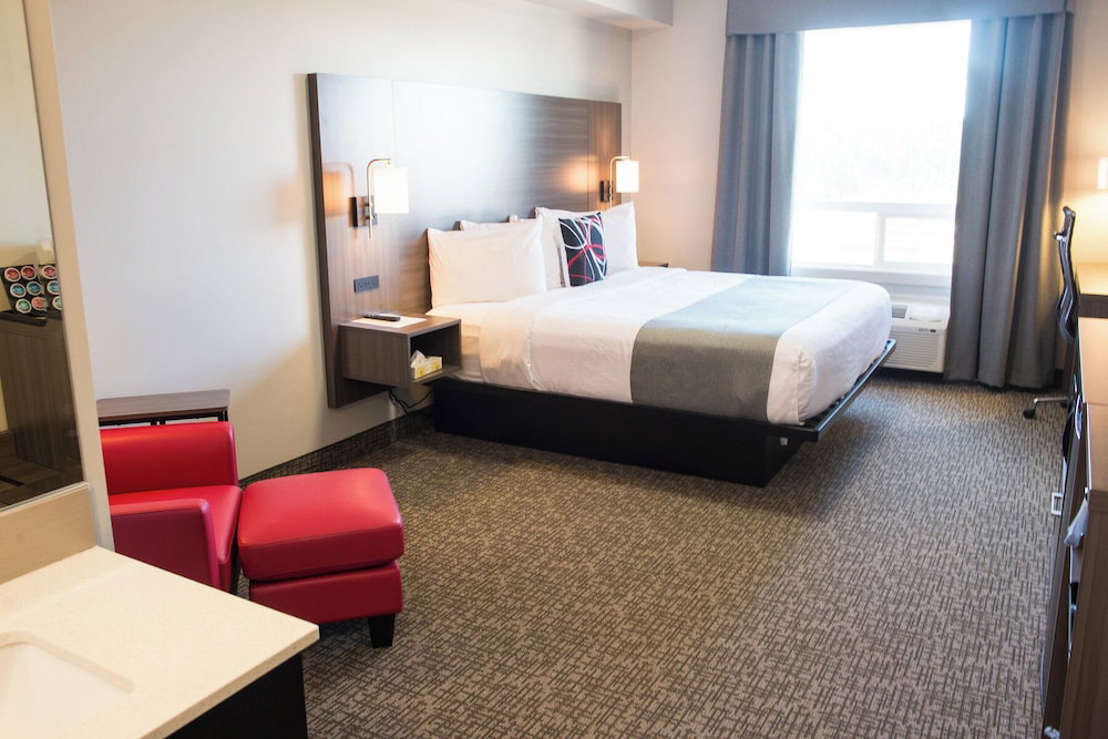Hotel The Kanata By Bcminns Whitecourt