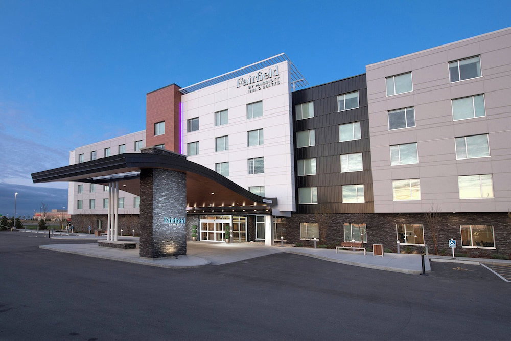 Hotel Fairfield By Marriott Edmonton International Airport