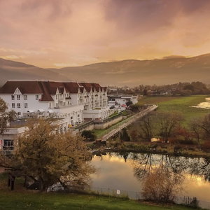 Hotel Prestige Harbourfront Resort, Worldhotels Luxury cazare Salmon Arm