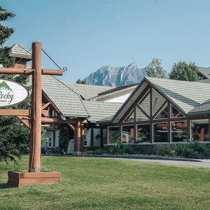 Hotel Canmore Rocky Mountain Inn cazare Canmore