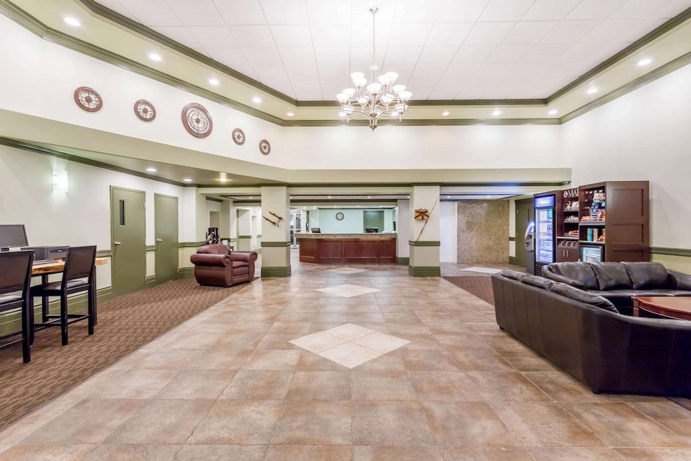 Hotel Ramada By Wyndham Hinton