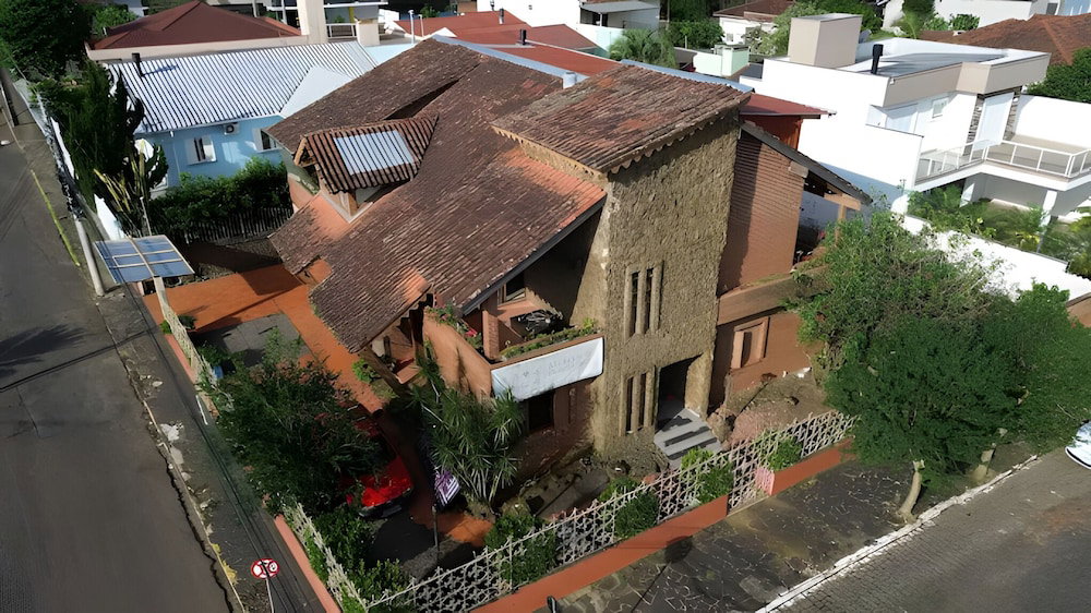 Hotel Merlyn Pousadas