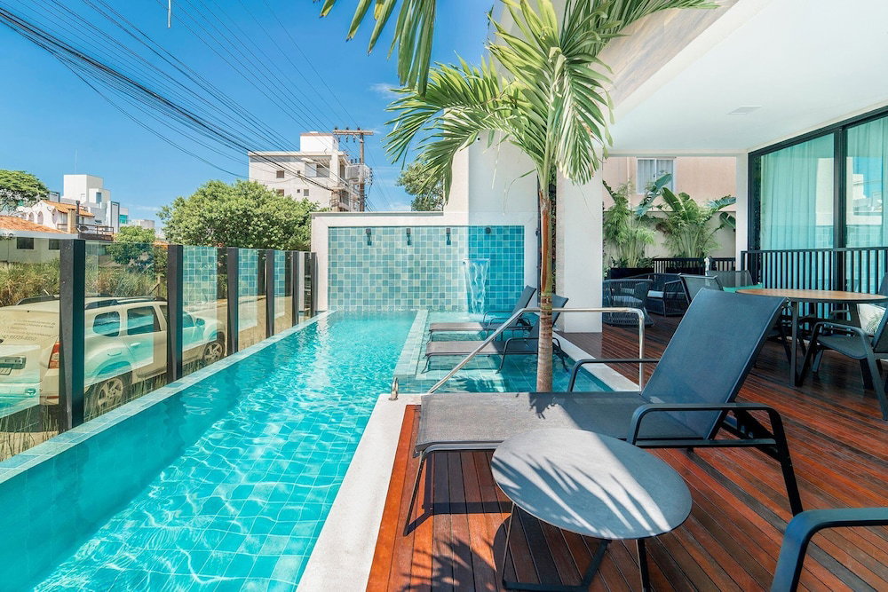Hotel 705- Beautiful Apartment With Pool And 2 Suites