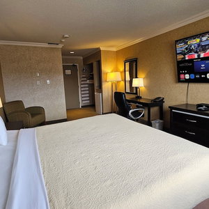 Hotel The George Dawson Inn & Conference Centre cazare Dawson Creek