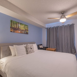 Hotel One Hotel Room With King Bed & Ac cazare Canmore
