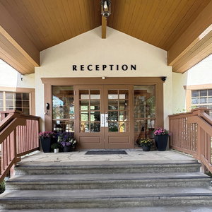 Hotel Pinnacle Lodge cazare Chase
