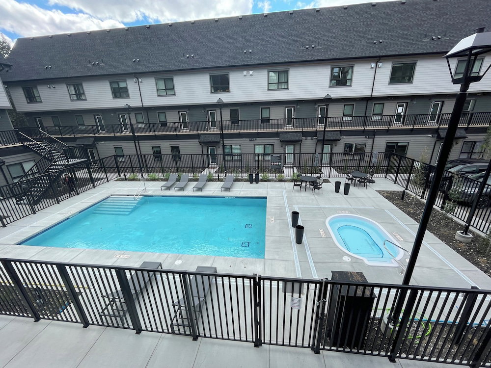 Hotel Skyline 102 Mountain View Townhouse-Ac-Heated Pool; Hot Tub