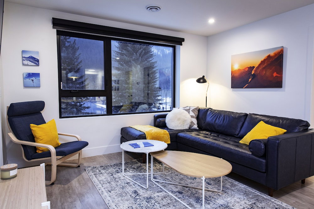 Hotel Separate Reality By Revelstoke Vacations