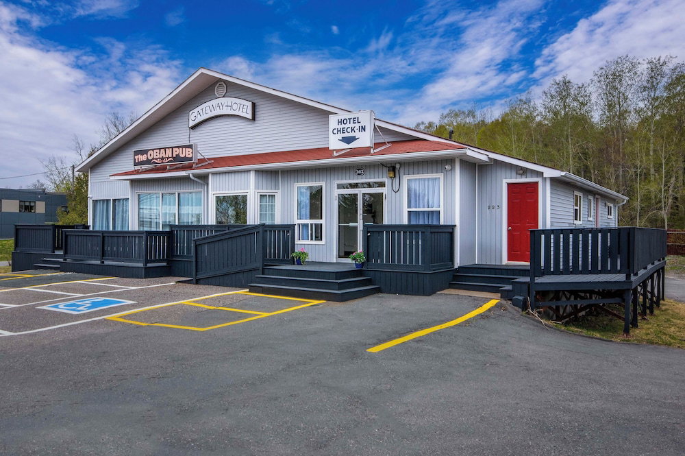 Hotel Gateway Hotel And Suites