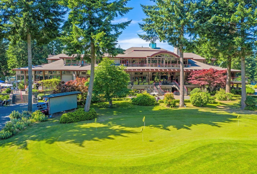 Hotel Crown Isle Resort And Golf Community