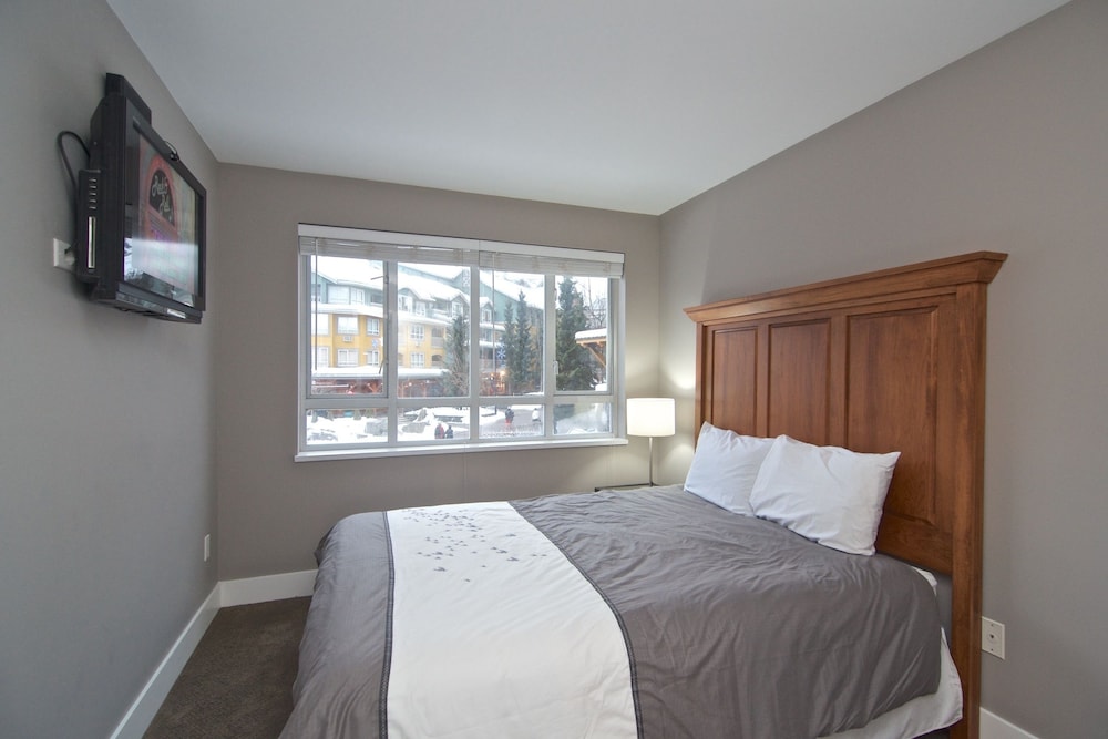 Hotel Whistler Blackcomb Vr At Town Plaza