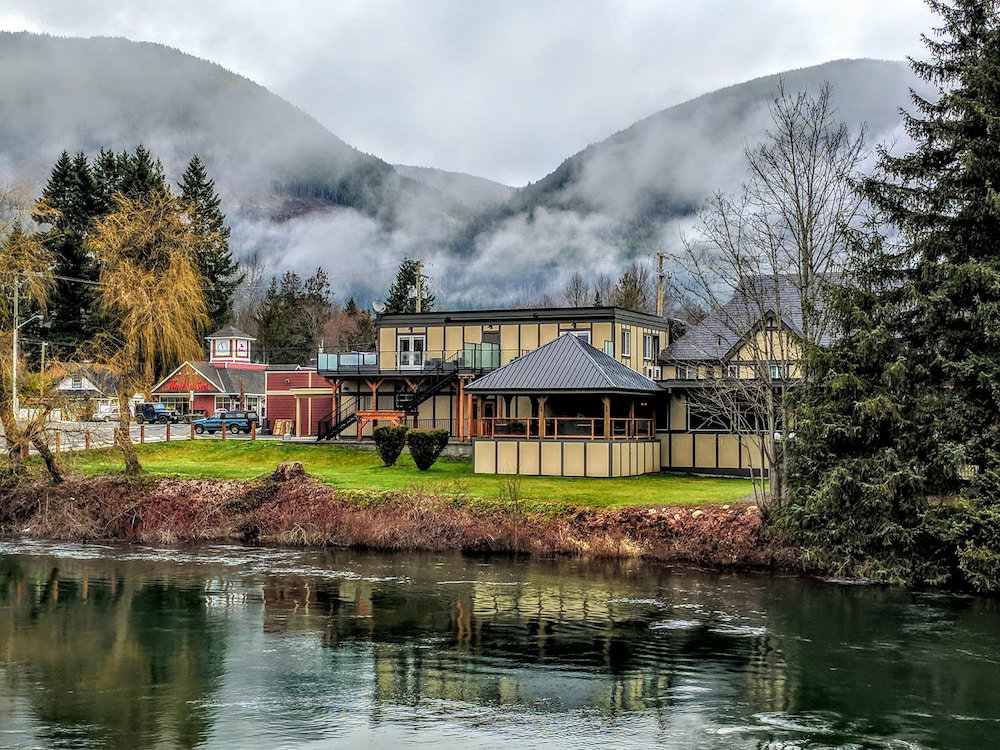 Hotel Riverside Inn