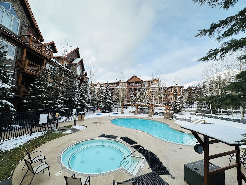 Hotel Stoneridge Resort - Mountain View - Pool & Hot Tub