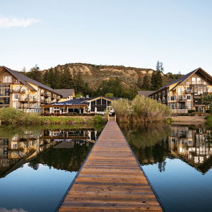 Hotel Summerland Waterfront Resort & Spa cazare Summerland