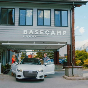 Hotel Basecamp Lodge Canmore cazare Canmore