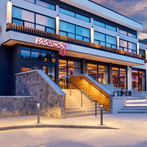 Hotel Moxy Banff cazare Banff