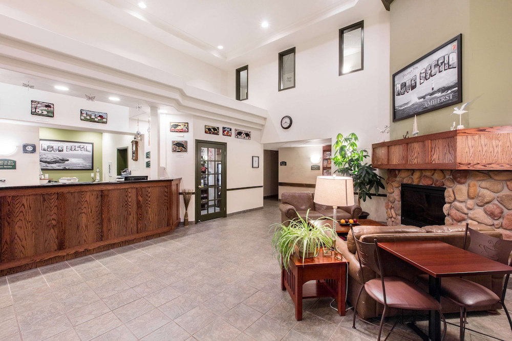 Hotel Super 8 By Wyndham Amherst Ns