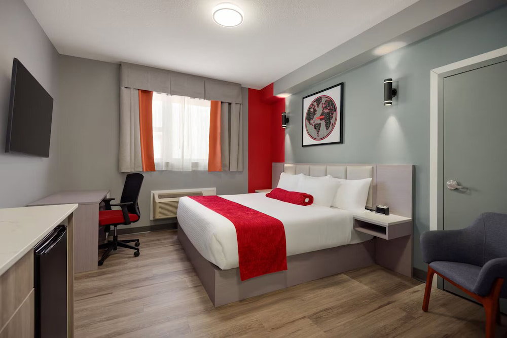 Hotel Ramada By Wyndham West Edmonton Hotel & Suites