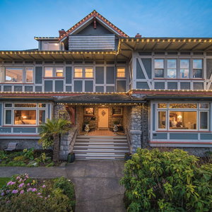 Hotel Dashwood Manor Seaside Bed & Breakfast cazare Victoria