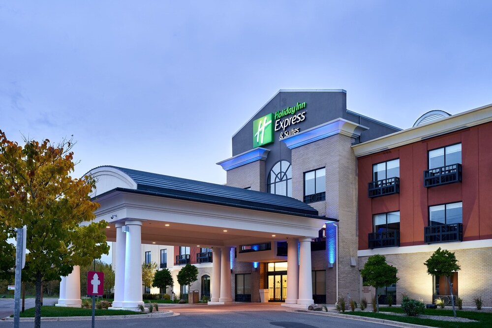 Hotel Holiday Inn Express Hotel & Suites Airport Dieppe By Ihg