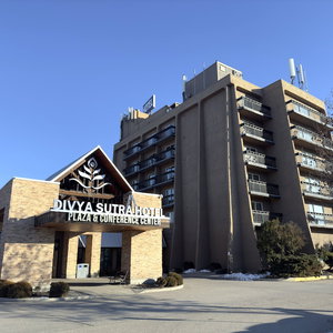 Hotel Divya Sutra Plaza And Conference Centre, Vernon, Bc cazare Vernon