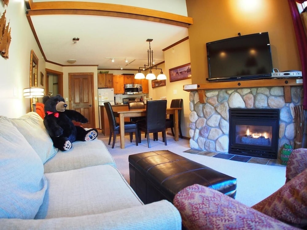 Hotel Fireside Lodge #409