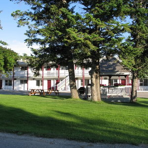Hotel Mountain Springs Motel cazare Invermere