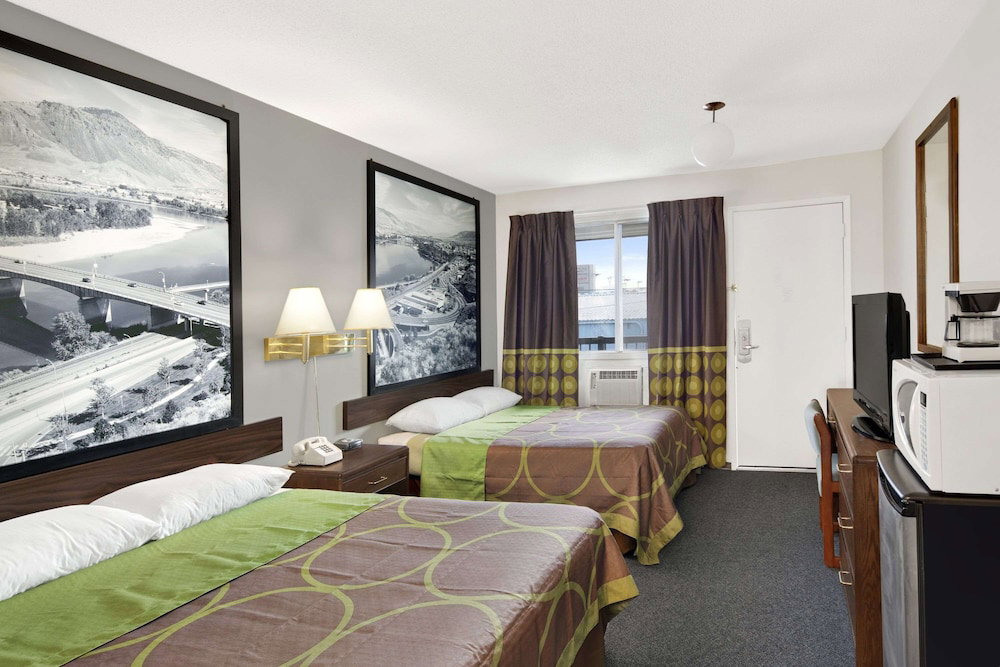 Hotel Super 8 By Wyndham Kamloops East
