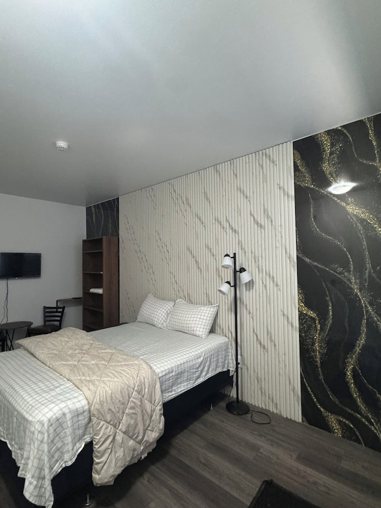 Hotel Richer Esso And Motel