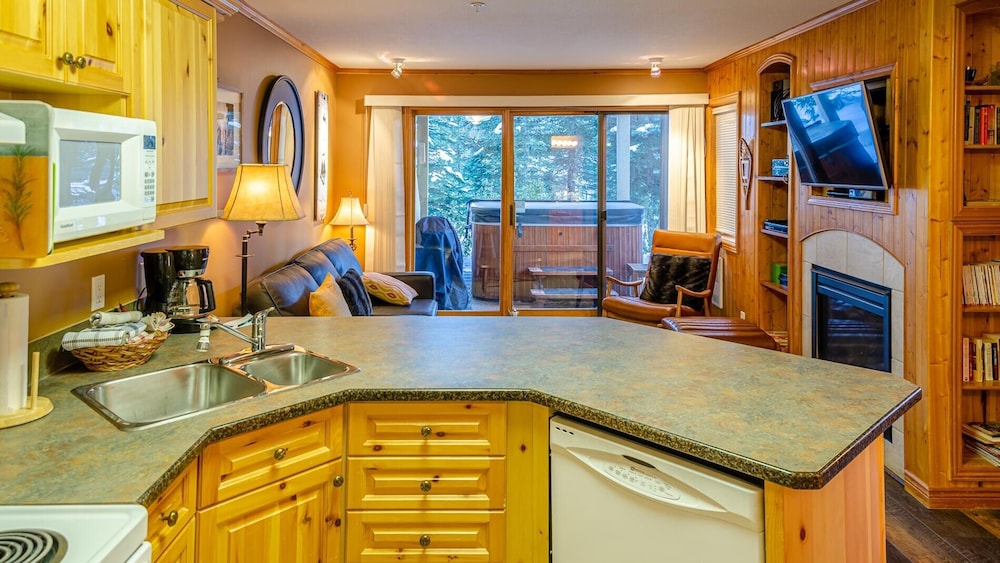 Hotel Snow Creek Village #48 By Bear Country
