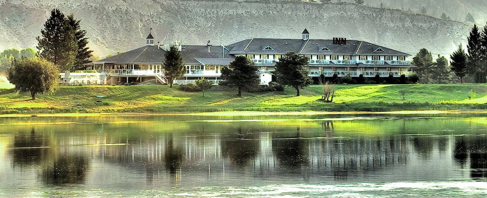 Hotel South Thompson Inn & Conference Centre