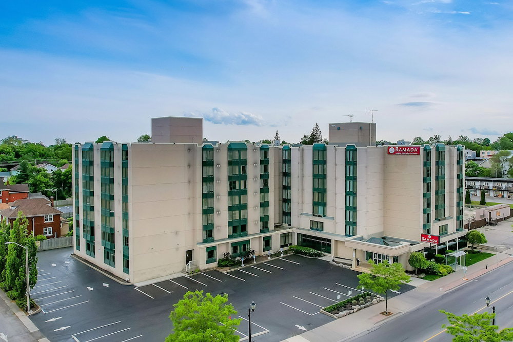 Hotel Ramada By Wyndham Niagara Falls Near The Falls