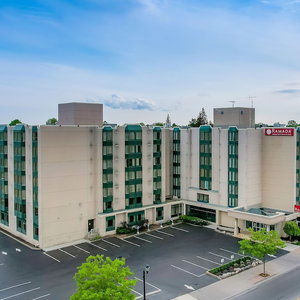 Hotel Ramada By Wyndham Niagara Falls Near The Falls cazare Niagara Falls