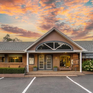 Hotel Danny’s Hotel Suites, Surestay Collection By Best Western cazare Dunlop