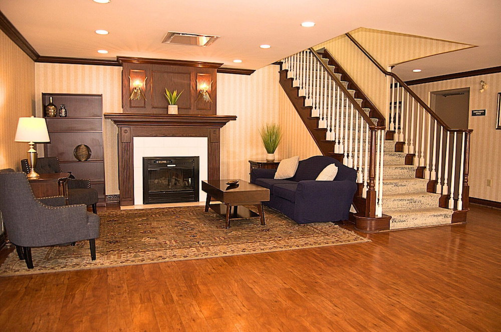 Hotel Staywell Inn & Suites